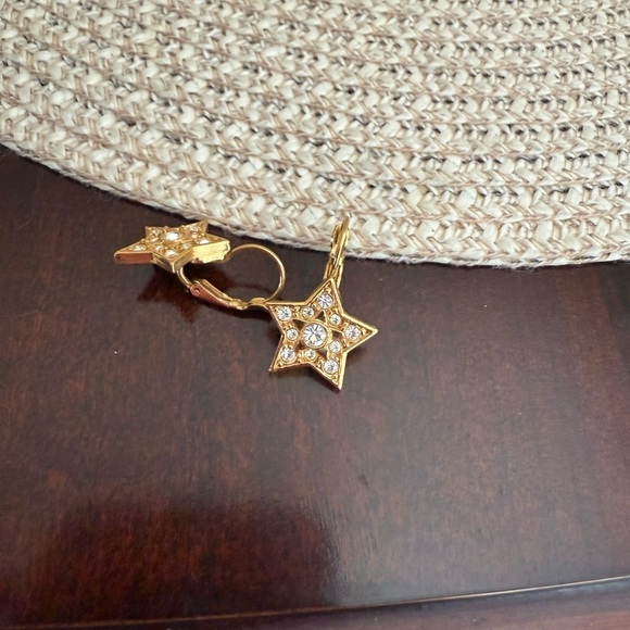 Vintage Gold Tone Star Earrings - Picture 2 of 3